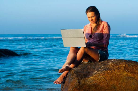 Ondernemen vanaf het strand? Mooi, maar hoe zit het met je belastingplicht? 