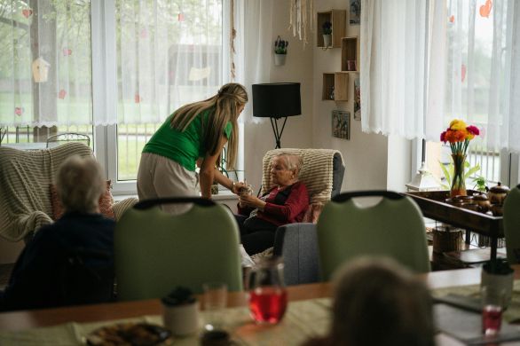 Personeelstekorten en stijgende zorgvraag blijven druk zetten op zorgsector