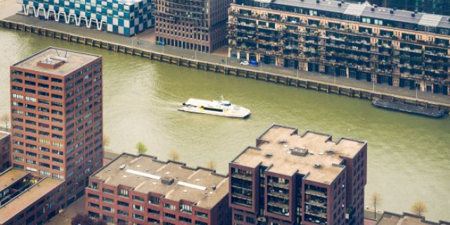 Rotterdamse haven laat stevige daling zien in aantal schepen