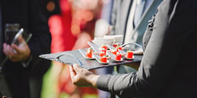 Industrie krimpt, horeca en detailhandel blijven groeien